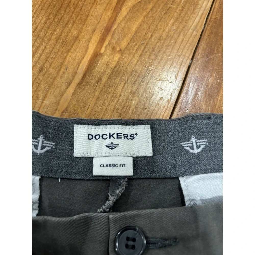 Dockers Men's Classic Fit Flat Front Chino Pants W38 L30 Gray Casual Khakis
